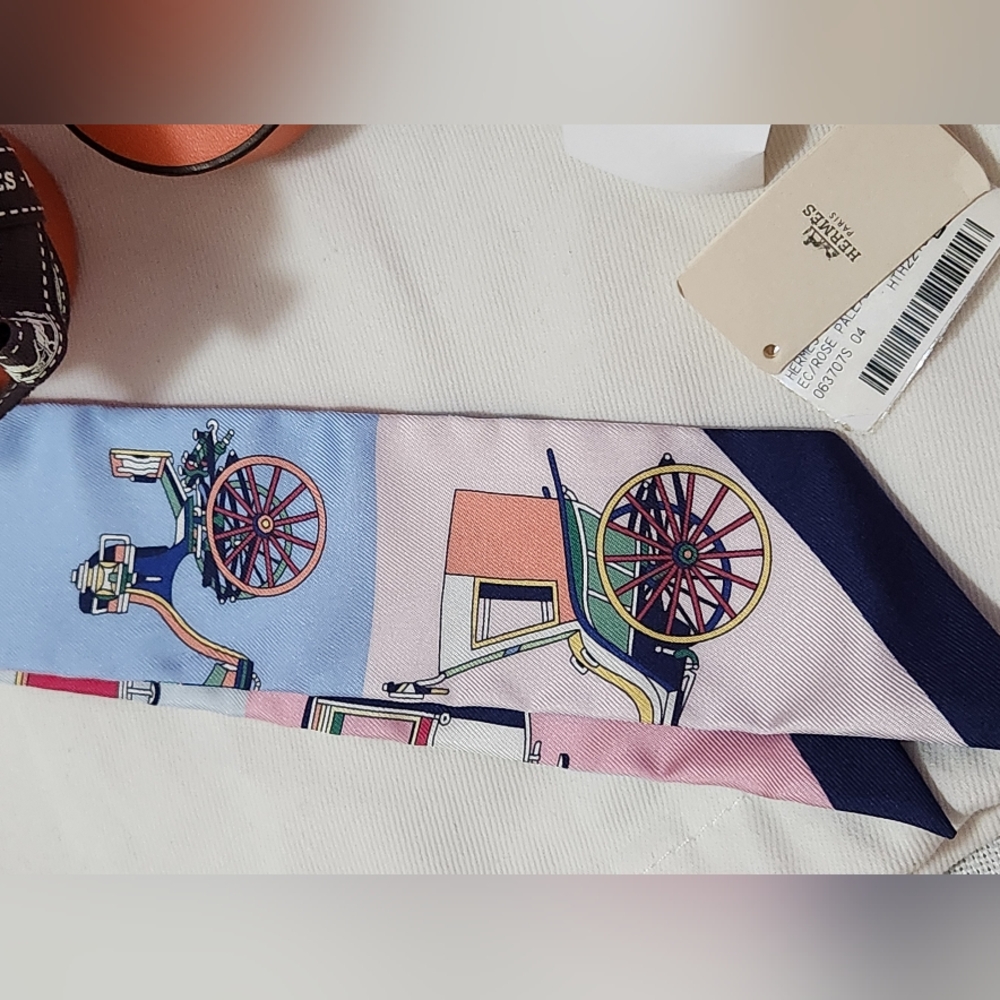 Hermes Twilly "Les Voitures Exquises" - Bleu/Rose/Vert - Picture 14 of 16